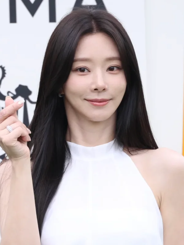 李珠彬 照片